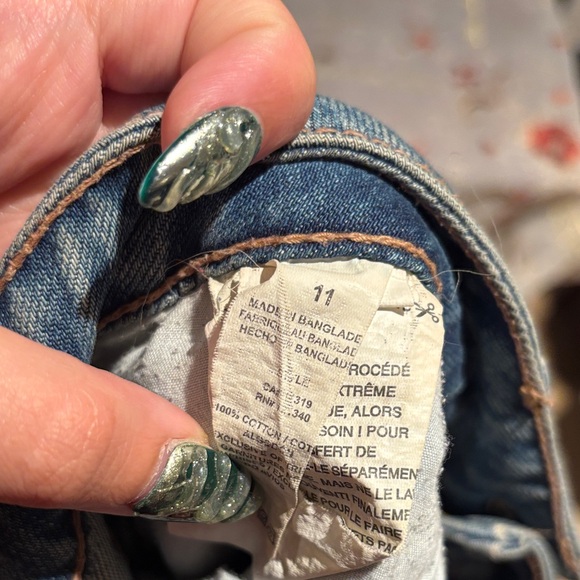 Garage- Distressed Blue Jeans - Picture 4 of 6